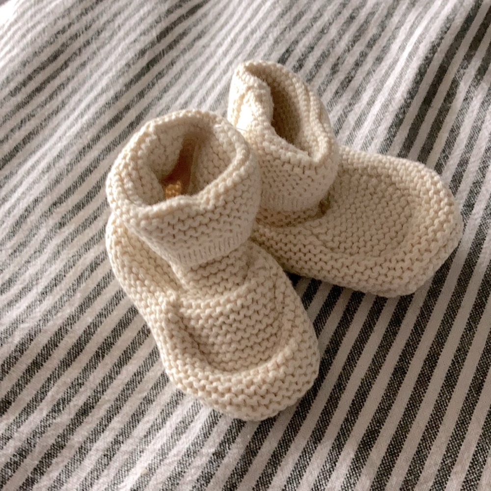 BabyGap knit booties size 3-6 months NWT